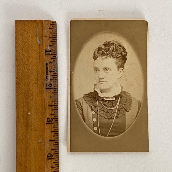 c1860 CDV Victorian Woman Curly Hair Large Lace Collar Oval Photo CarteDeVisite - Picture 5 of 6